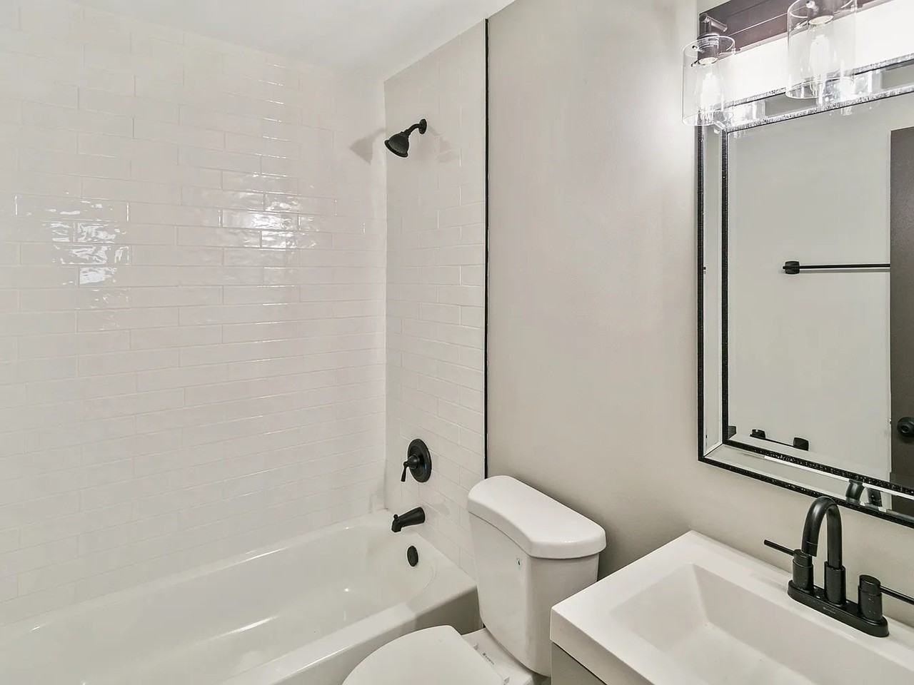 1612 Wildwood Dr - Photo 4 of 9