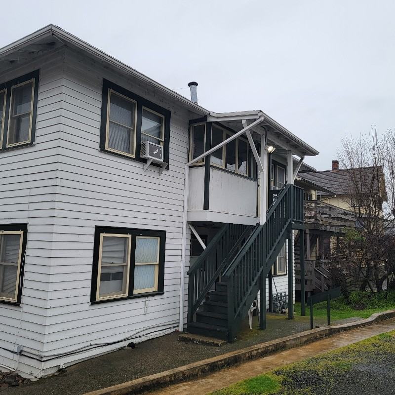 721 Se Kane St #1 - Photo 2 of 10