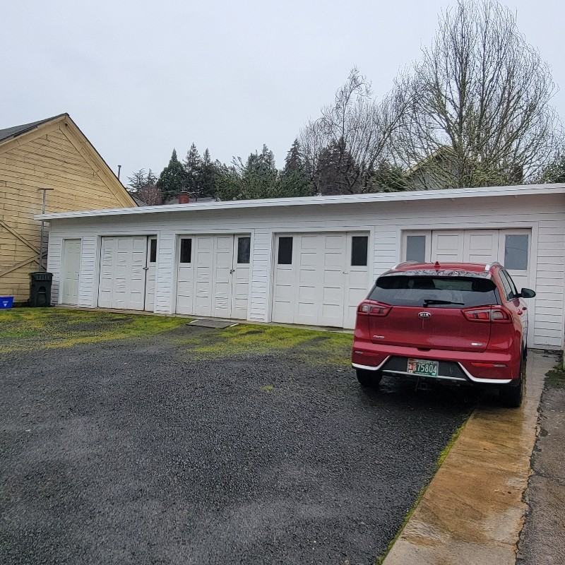 721 Se Kane St #1 - Photo 3 of 10