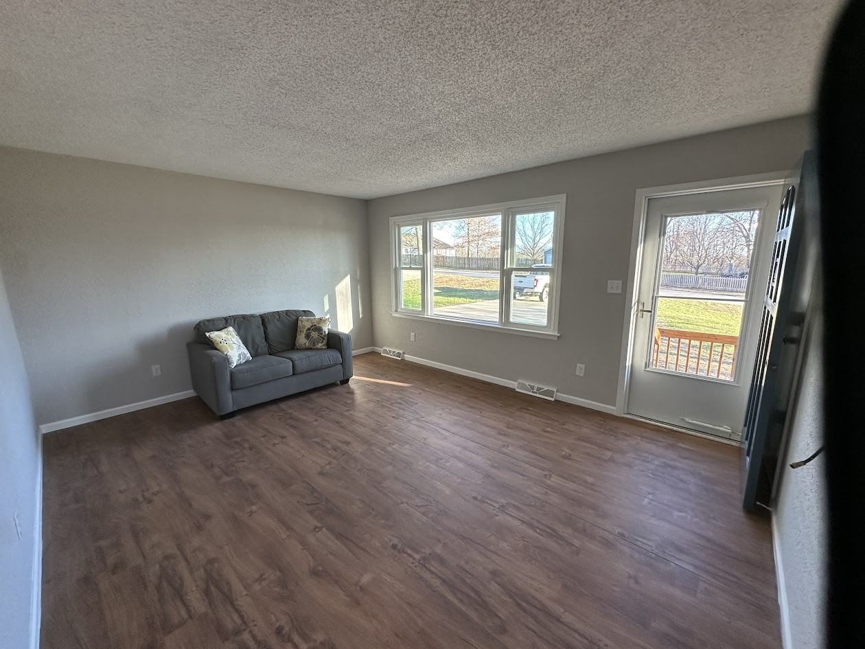 103 Spring St - Photo 4 of 18