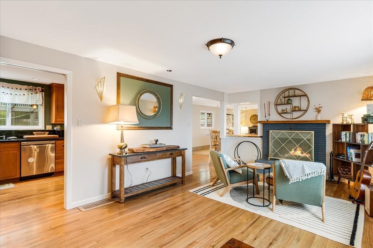 6935 Sw Taylors Ferry Rd - Photo 3 of 20