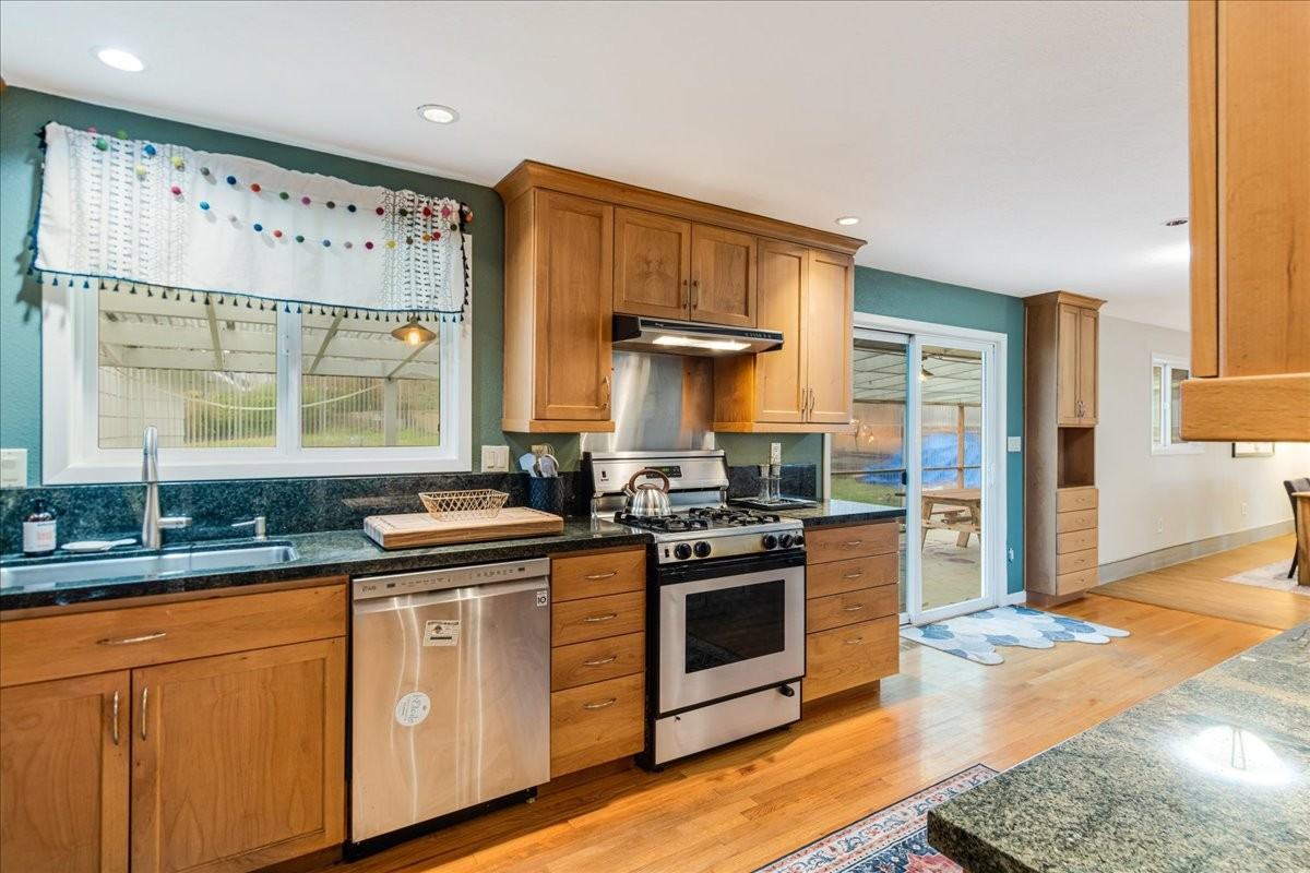 6935 Sw Taylors Ferry Rd - Photo 5 of 20