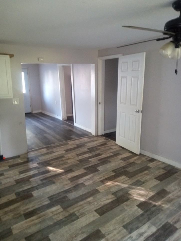 411 N Cochran St - Photo 5 of 17