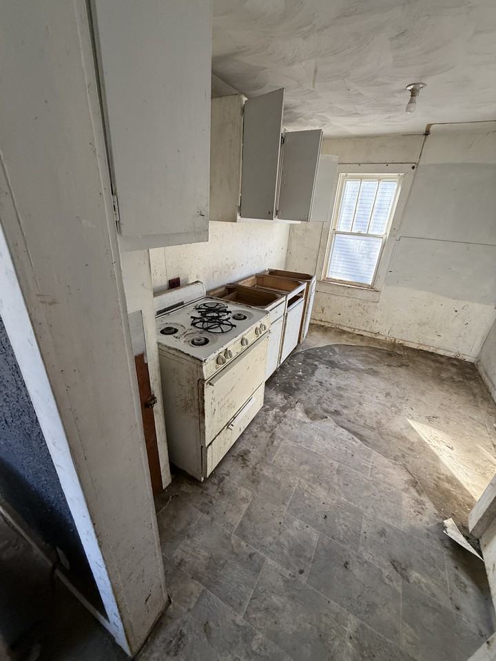 1700 W Grand Ave - Photo 4 of 10