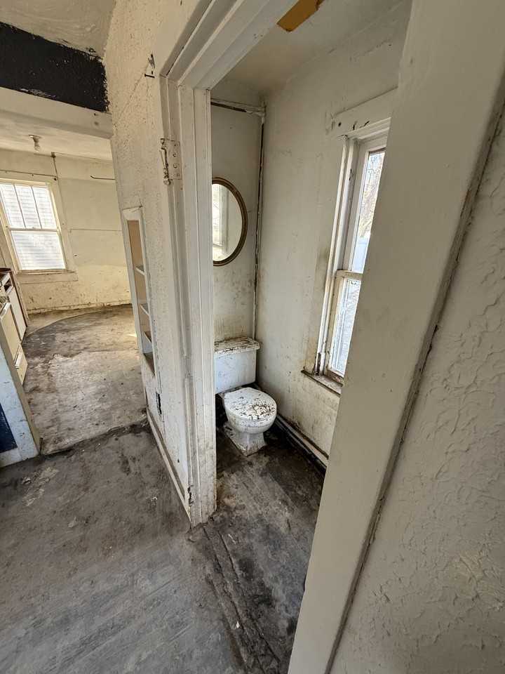 1700 W Grand Ave - Photo 7 of 10