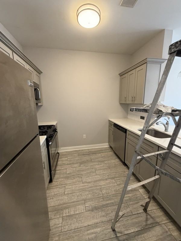 742 Park Ave #304 - Photo 3 of 8