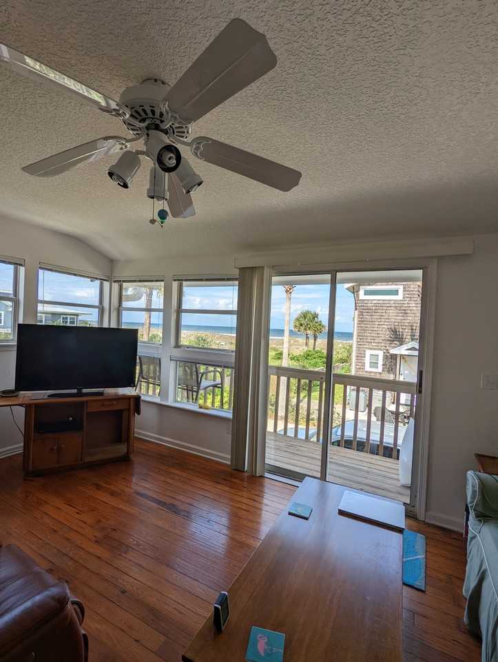 106 Rose Pl - Photo 2 of 10