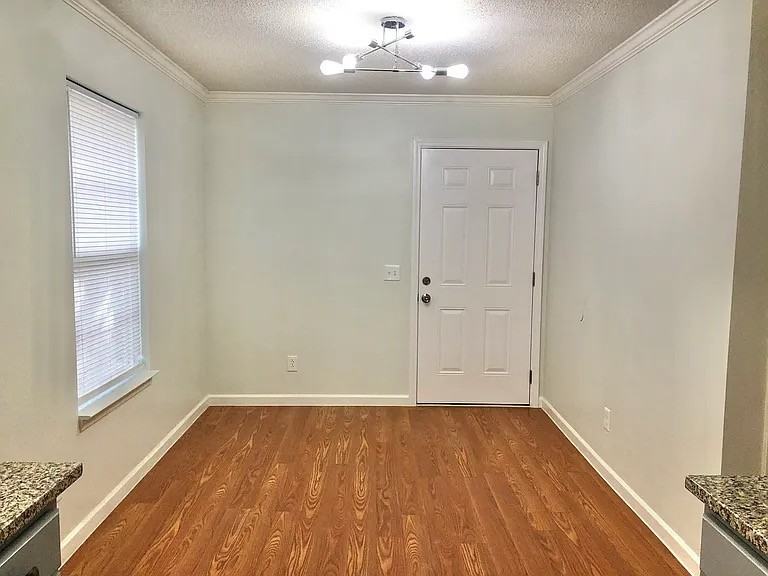 1015 Coleman St Sw - Photo 2 of 9