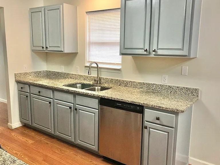 1015 Coleman St Sw - Photo 3 of 9