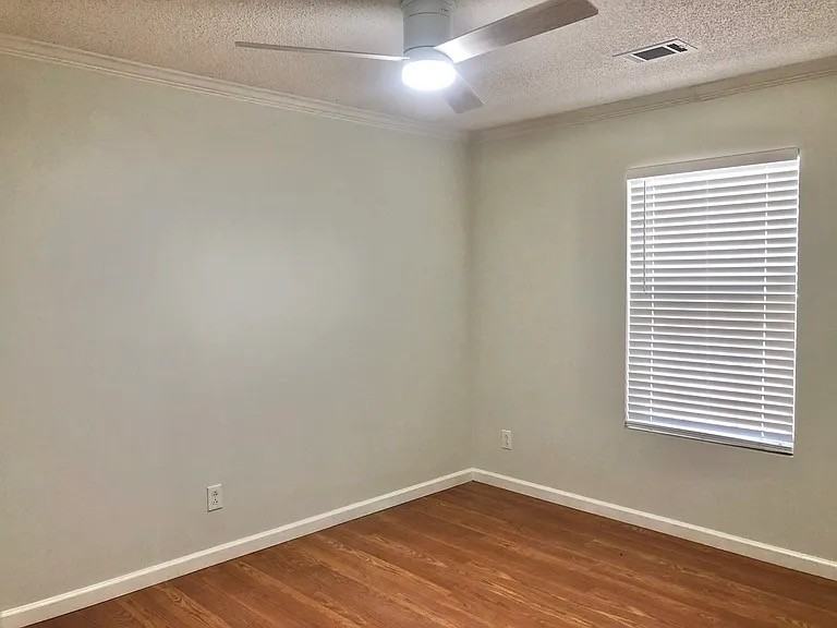 1015 Coleman St Sw - Photo 6 of 9