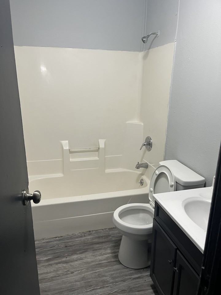 1110 Koehn Dr - Photo 4 of 13