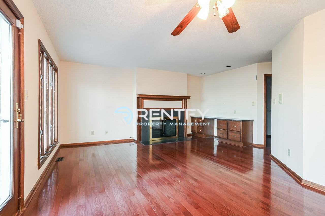 123 Tiger Ln - Photo 4 of 30