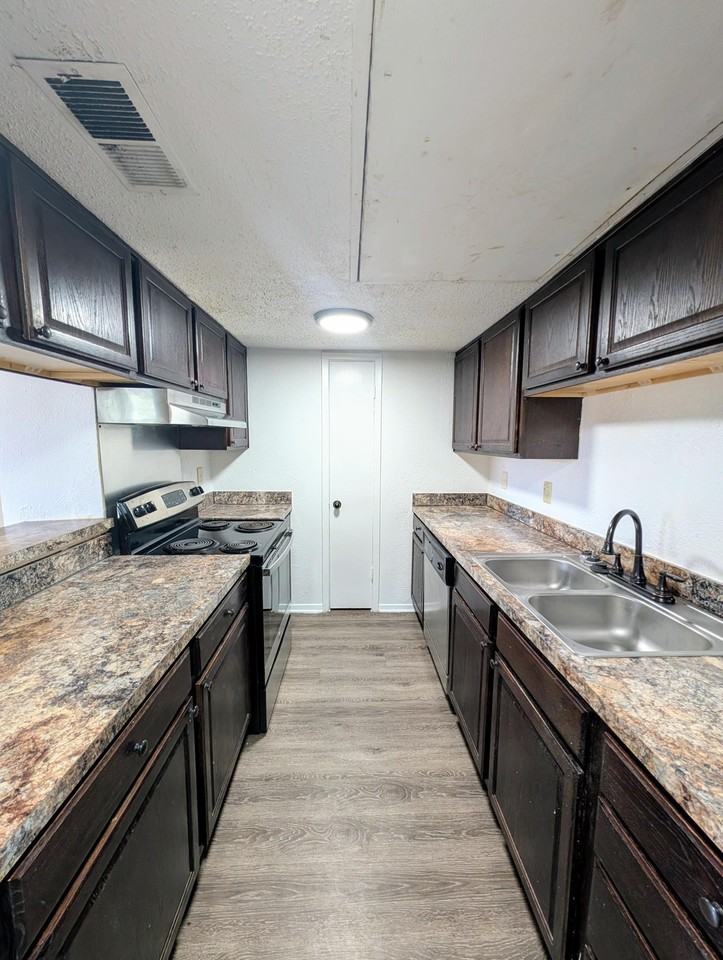 929 Saint Paul Drive #168 - Photo 4 of 5