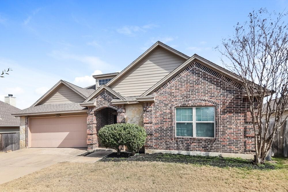 2720 Claydon Dr - Photo 3 of 16