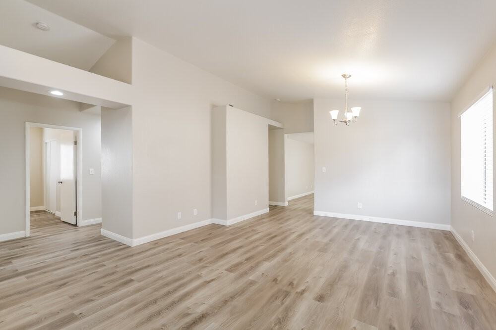 7680 Beverly Hills Dr - Photo 5 of 19