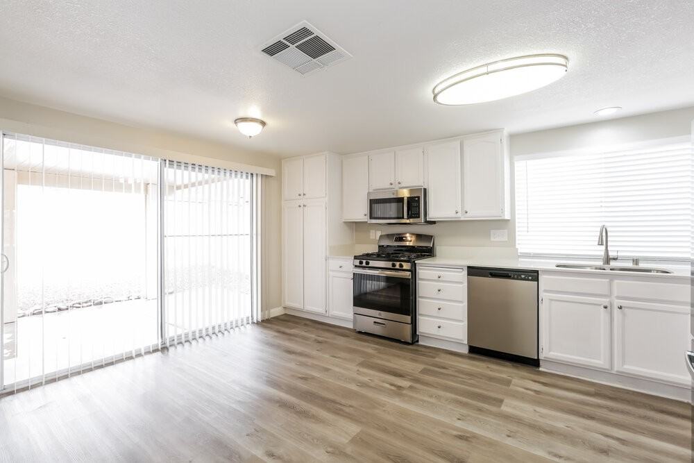 7680 Beverly Hills Dr - Photo 7 of 19