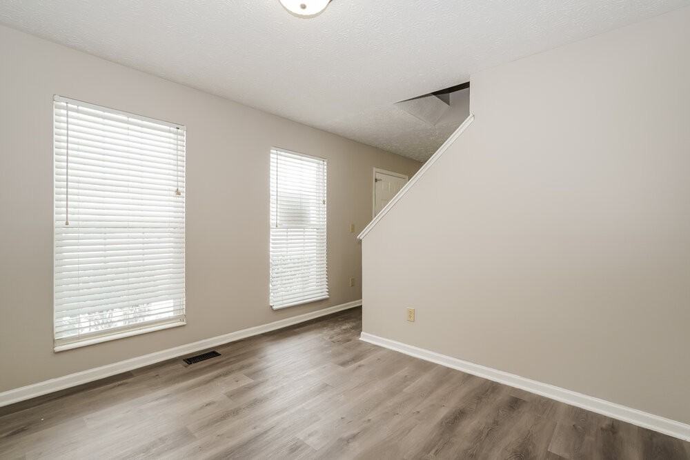 2775 Southfield Village Dr - Photo 5 of 18