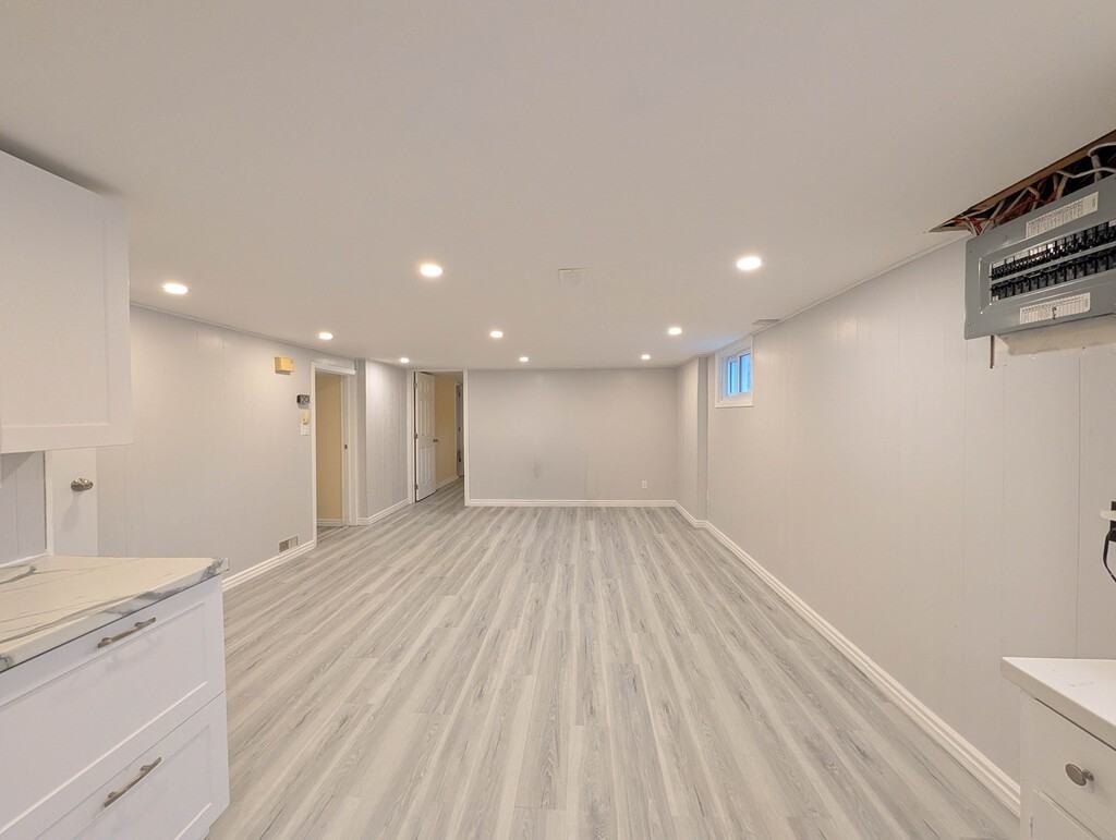 127 Westwood Cres - Photo 4 of 20