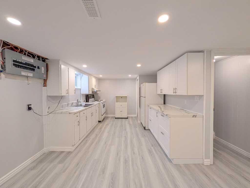 127 Westwood Cres - Photo 6 of 20