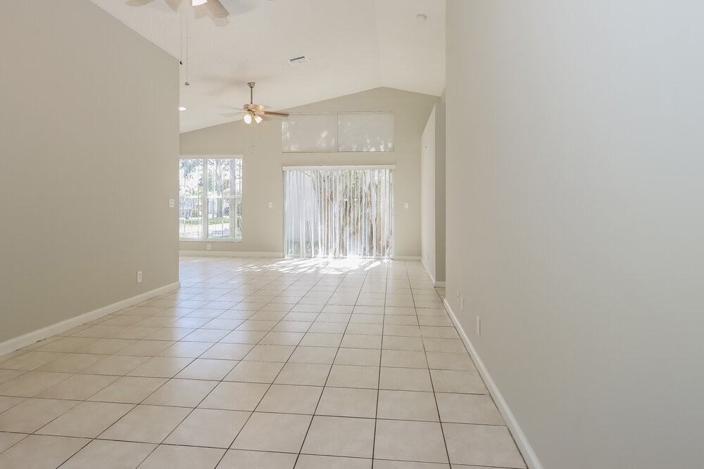 1910 Capeside Cir - Photo 4 of 14