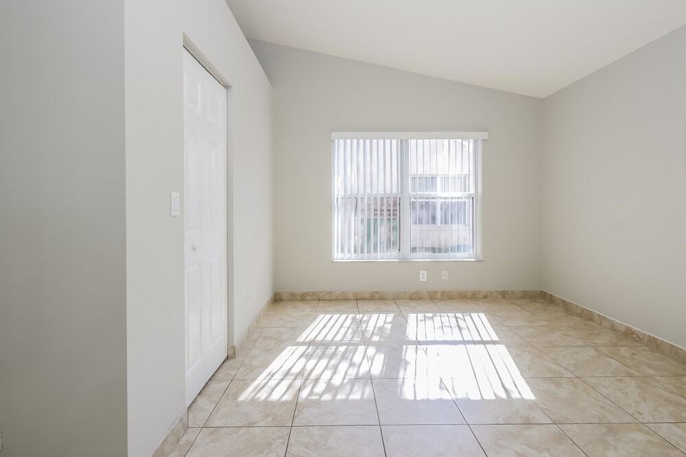 1910 Capeside Cir - Photo 6 of 14