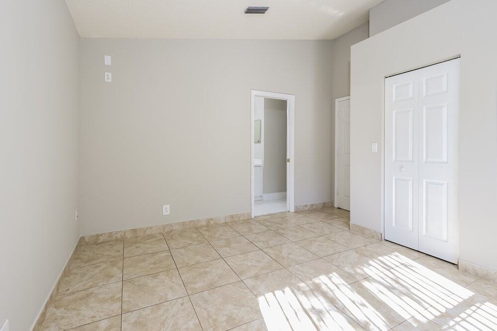 1910 Capeside Cir - Photo 7 of 14