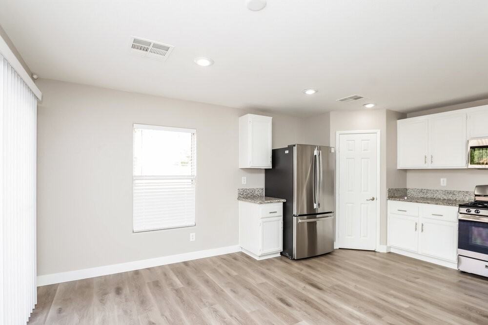 4792 W Shelbourne Ave - Photo 6 of 17