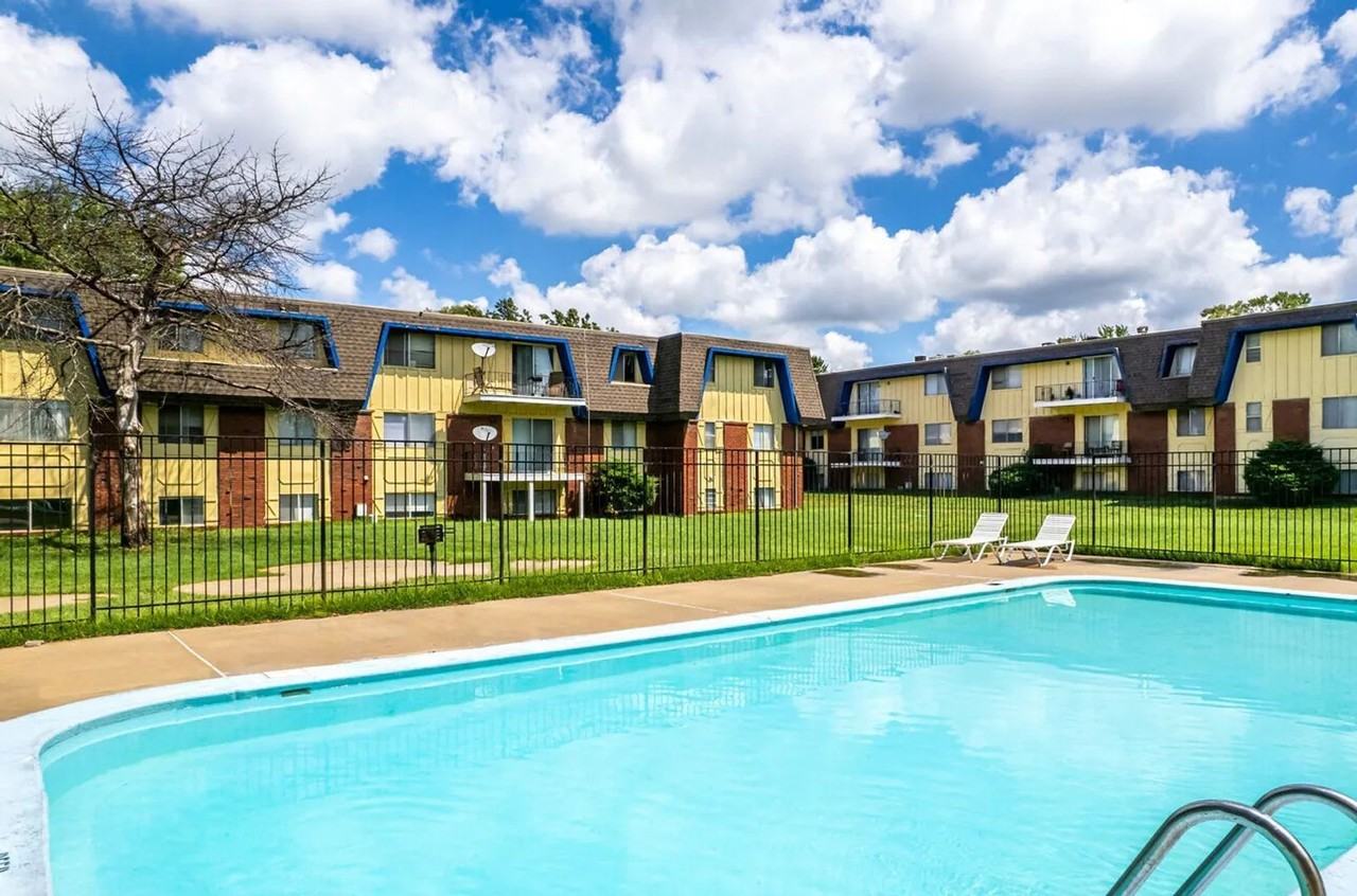 Meadowlark Apartments - Photo 3 of 3