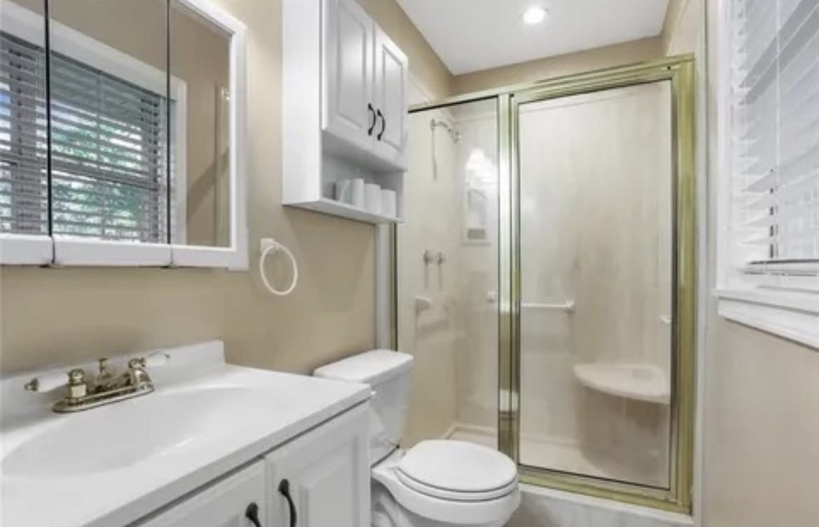 223 Robinhood Dr #NA - Photo 4 of 7