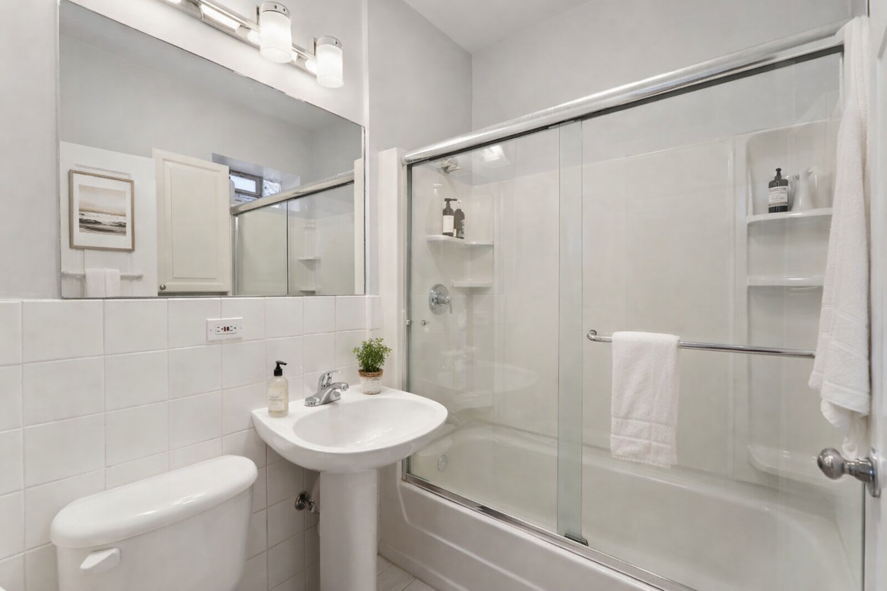 N Sheridan Rd #3S - Photo 4 of 10