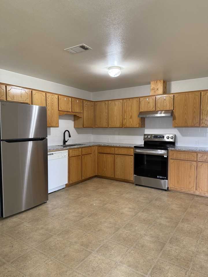 501 Manhattan Dr #A - Photo 3 of 16