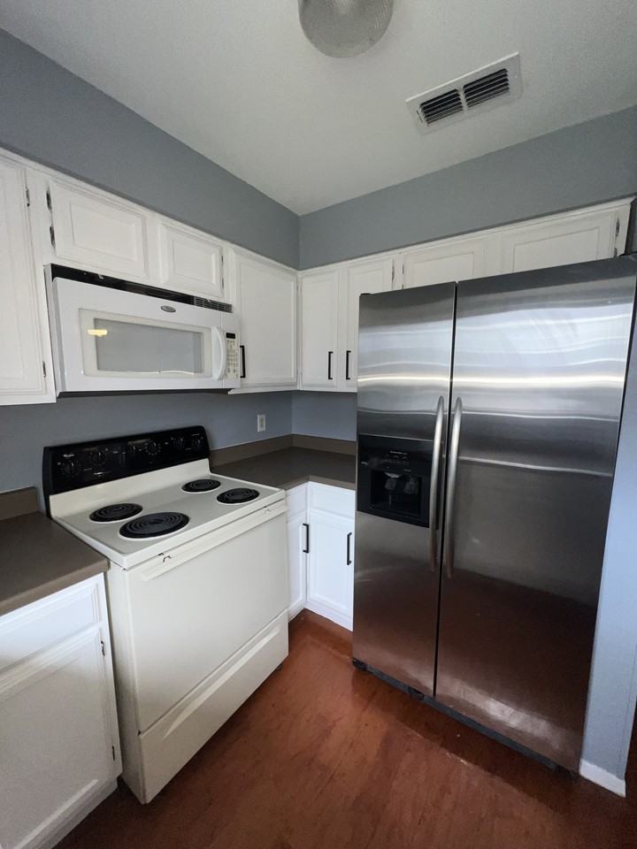 2008 Kenneth Ave #A - Photo 7 of 27