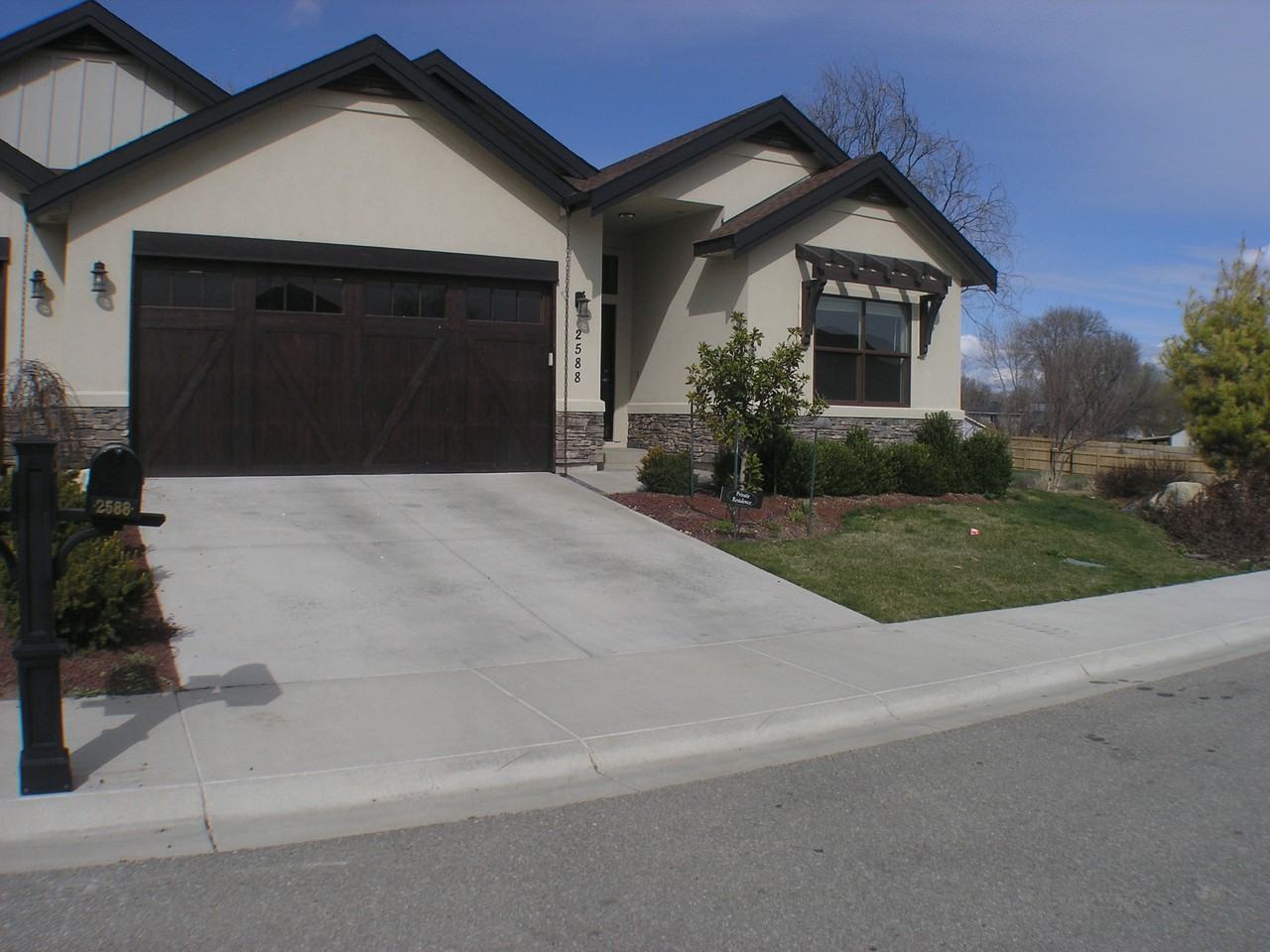 2588 E Hidden Creek St #NA - Photo 2 of 14