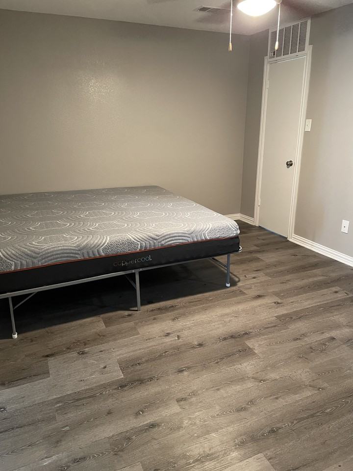 9803 Walnut St #B101 - Photo 6 of 7