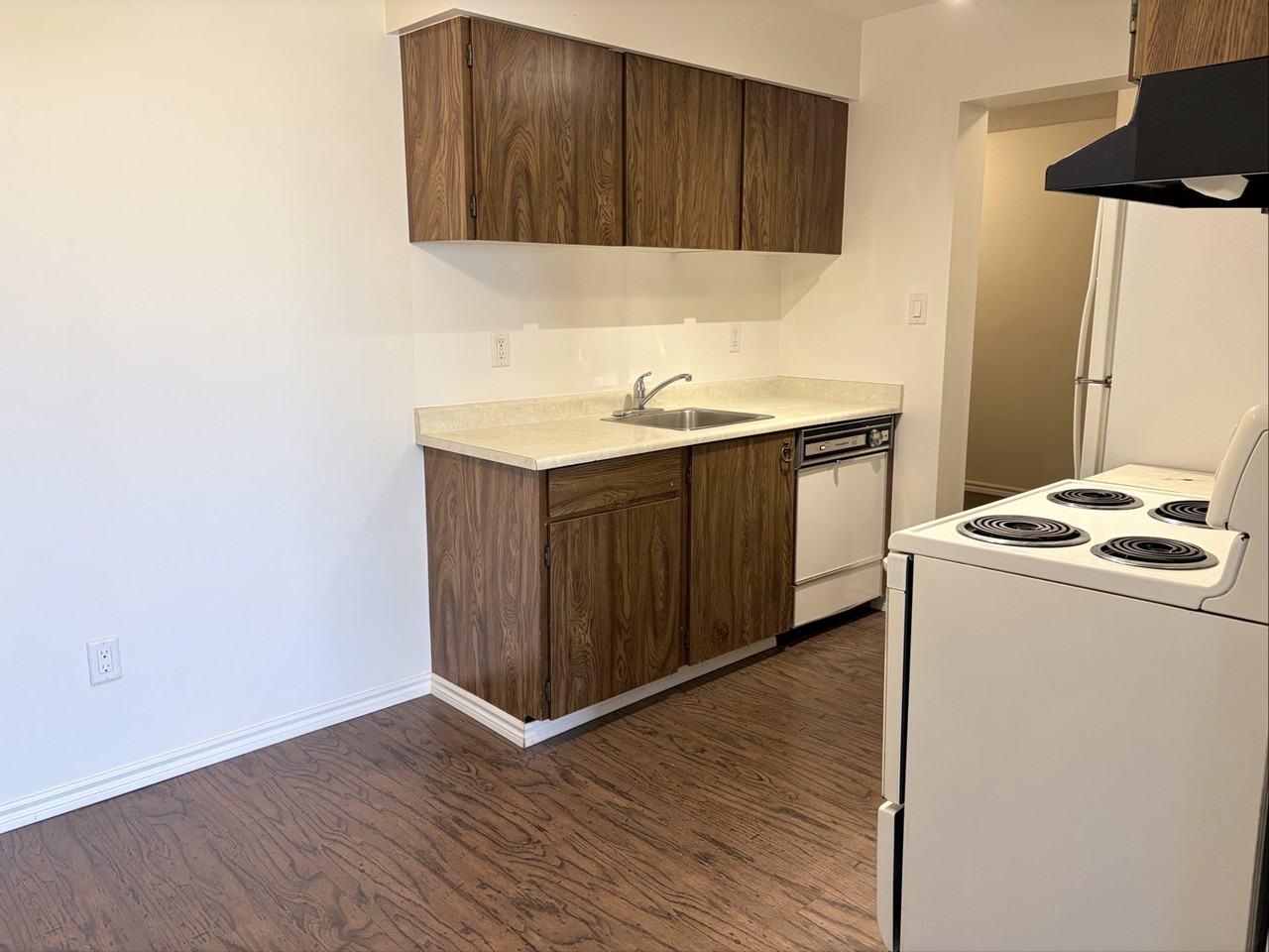 6655 Lynas Lane - Photo 4 of 10