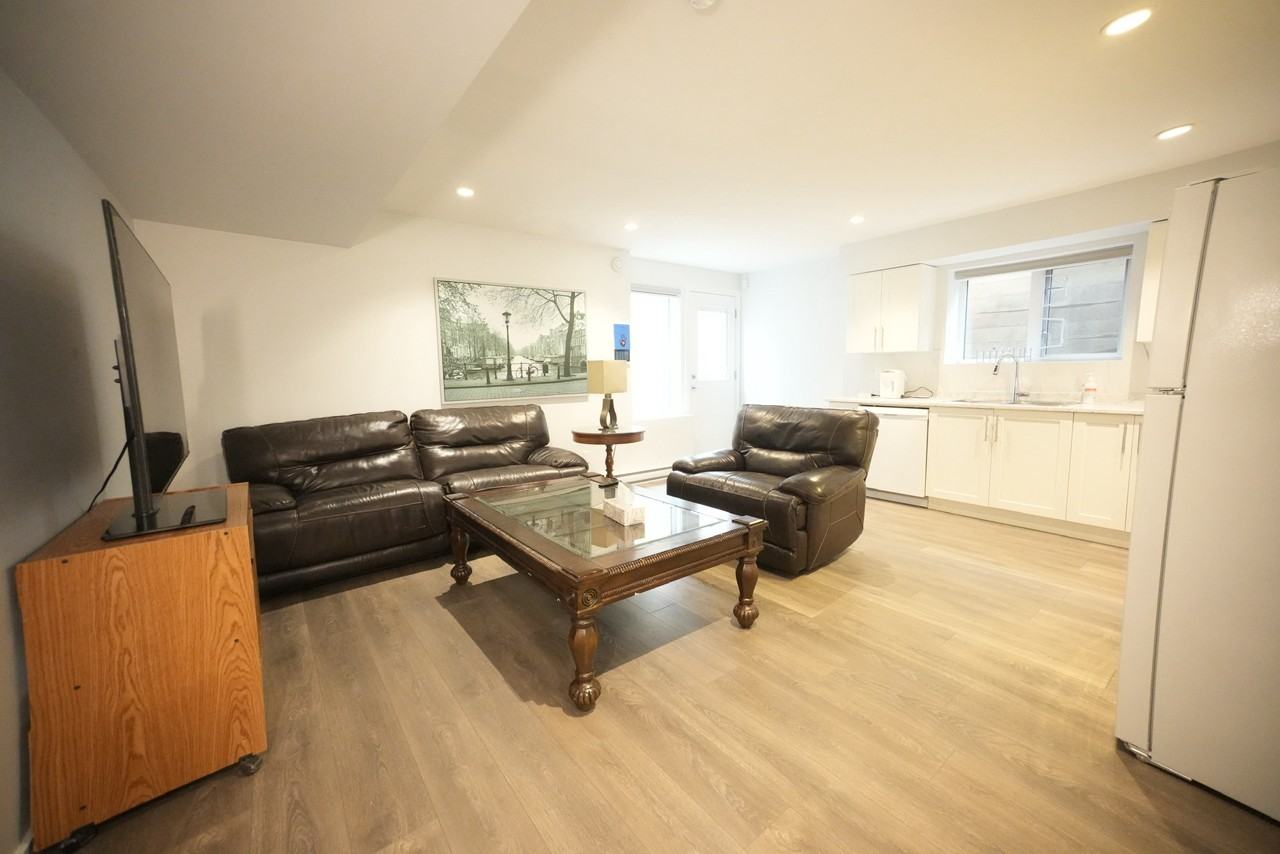 2126 166 St - Photo 4 of 12