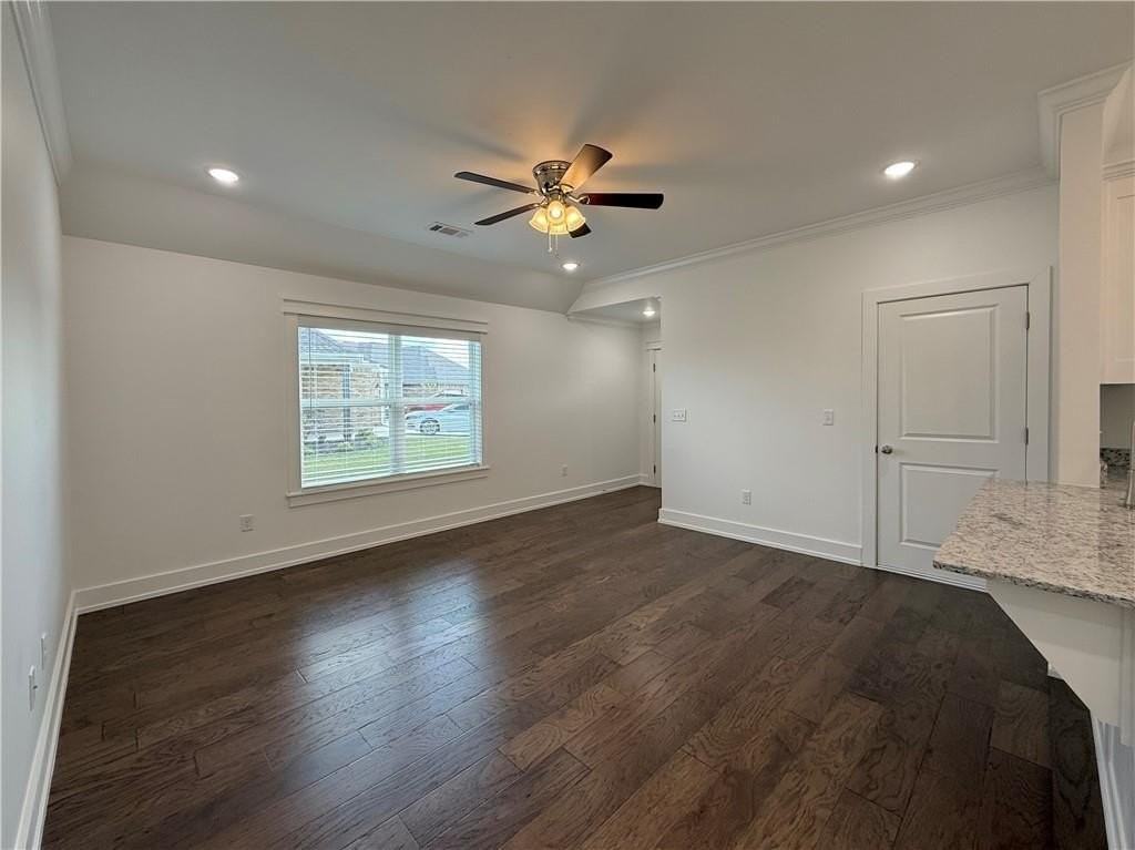 2002 E Brookview Dr - Photo 2 of 3