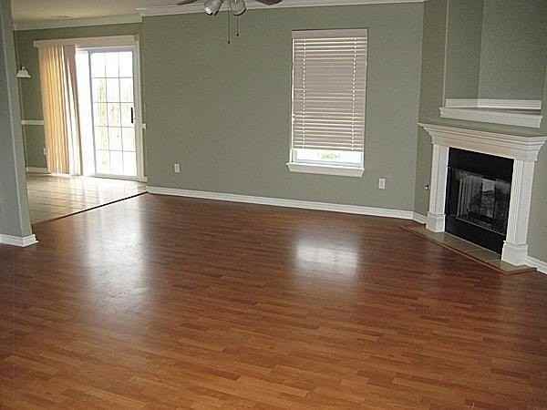 1015 Oakwood Ln - Photo 4 of 16