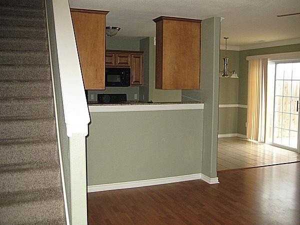 1015 Oakwood Ln - Photo 5 of 16