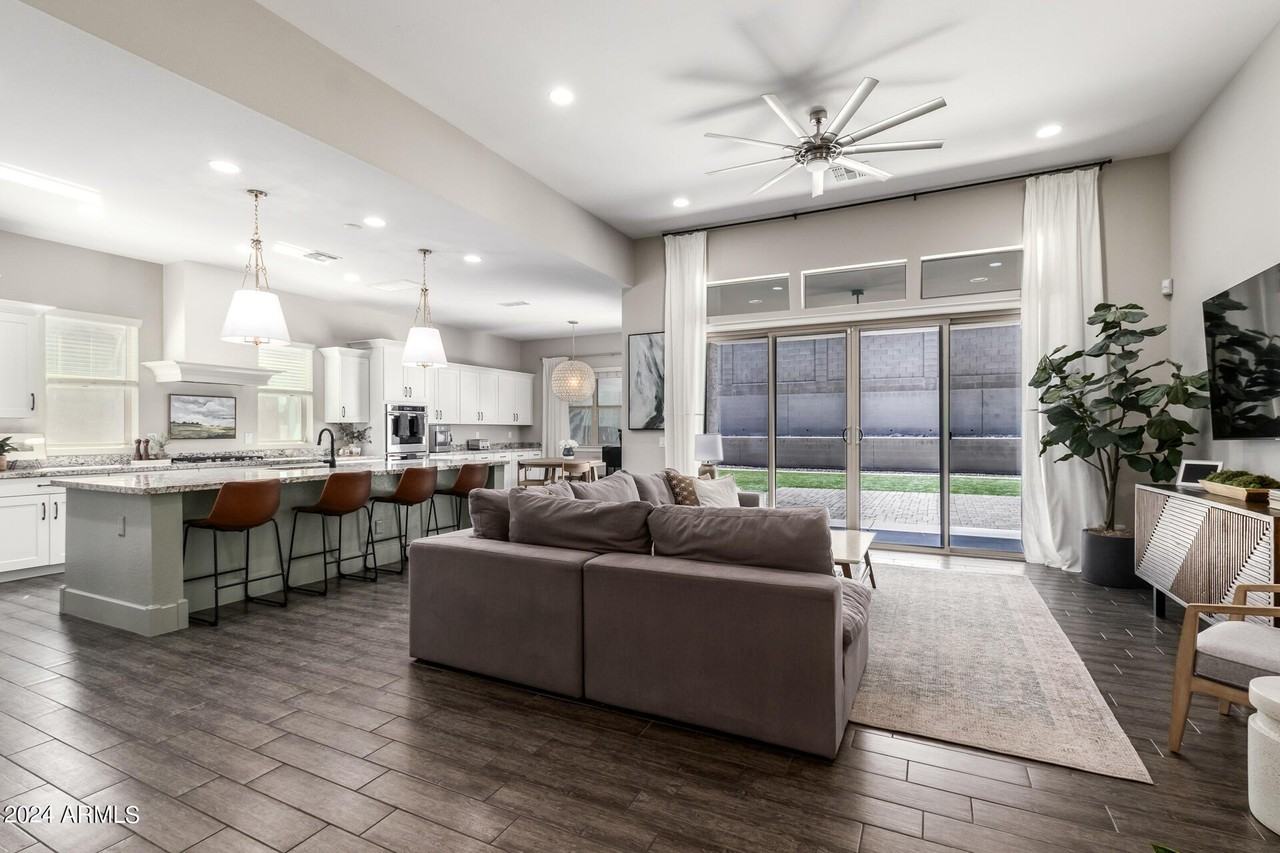 9613 W Staghorn Rd - Photo 2 of 50