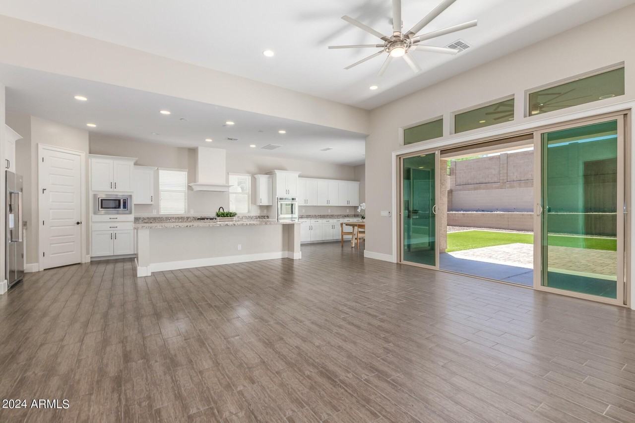 9613 W Staghorn Rd - Photo 4 of 50