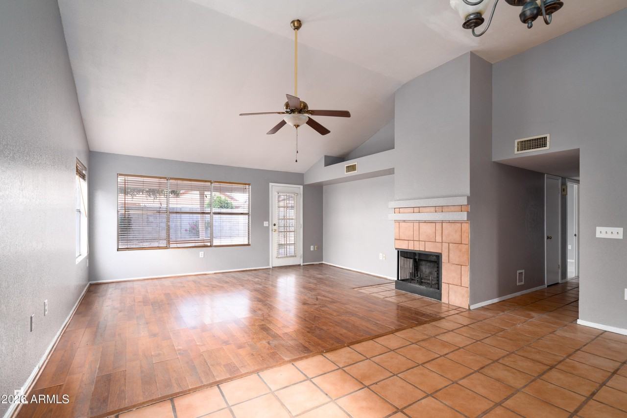 7854 W Fleetwood Ln - Photo 6 of 23