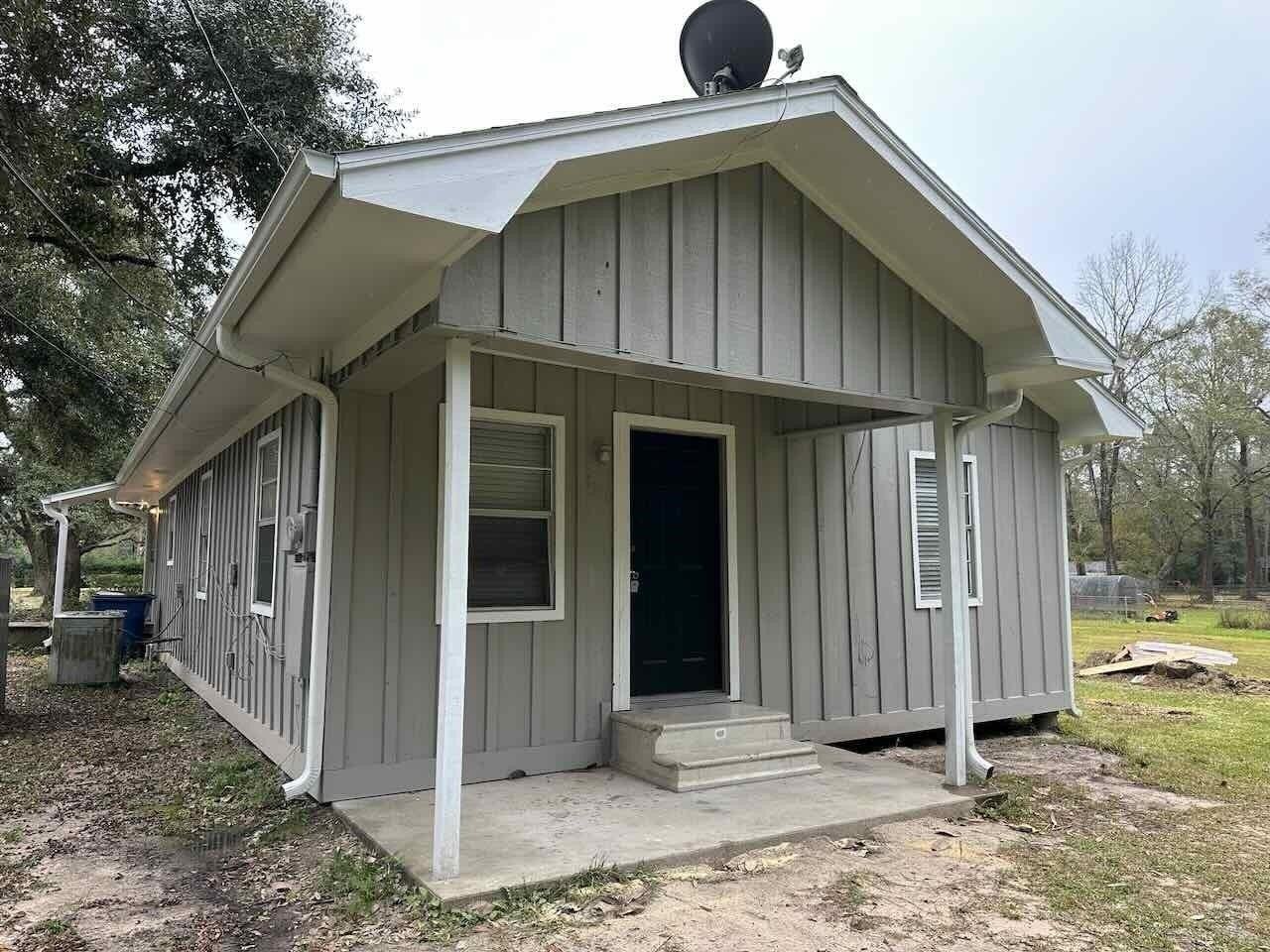 1100 Marshall Ln - Photo 2 of 22