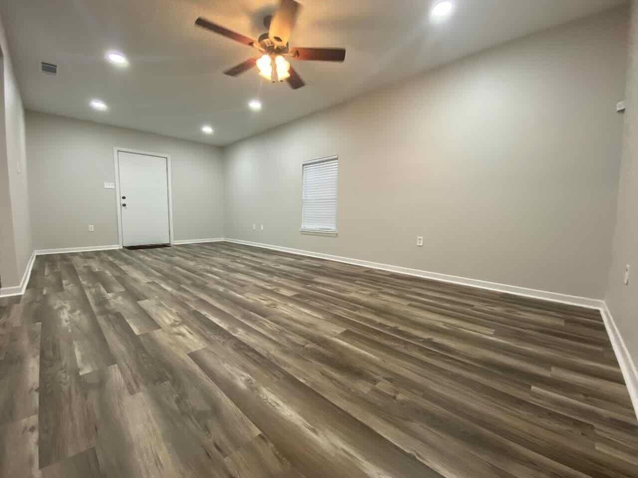 1100 Marshall Ln - Photo 4 of 22