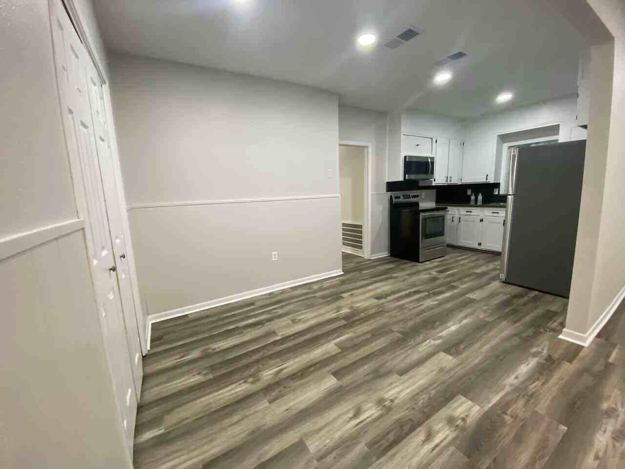 1100 Marshall Ln - Photo 7 of 22