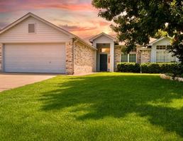 featured image of 2305 Stratford Dr