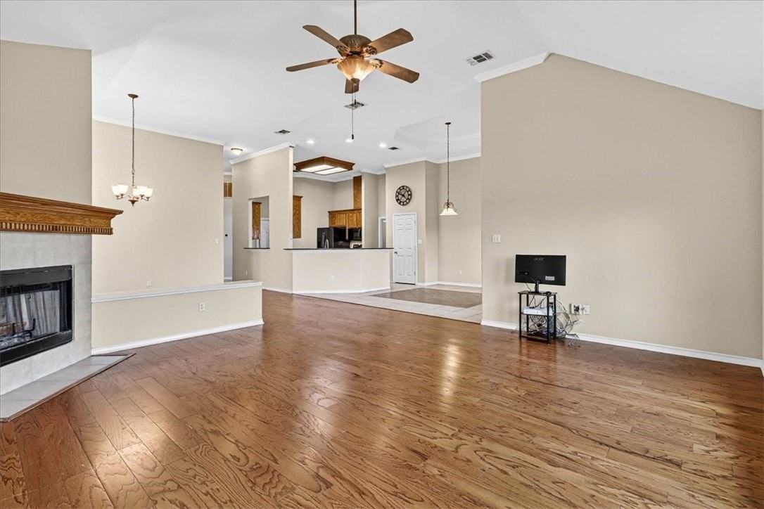 6325 Oso Pkwy - Photo 4 of 39