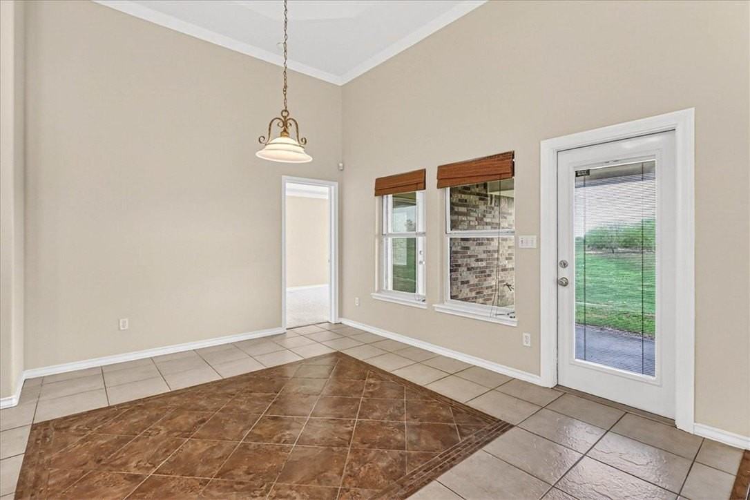 6325 Oso Pkwy - Photo 6 of 39