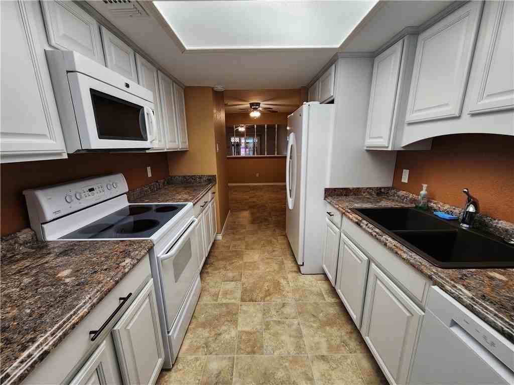 7209 Sparkle Sea Dr Apt 7 - Photo 4 of 15