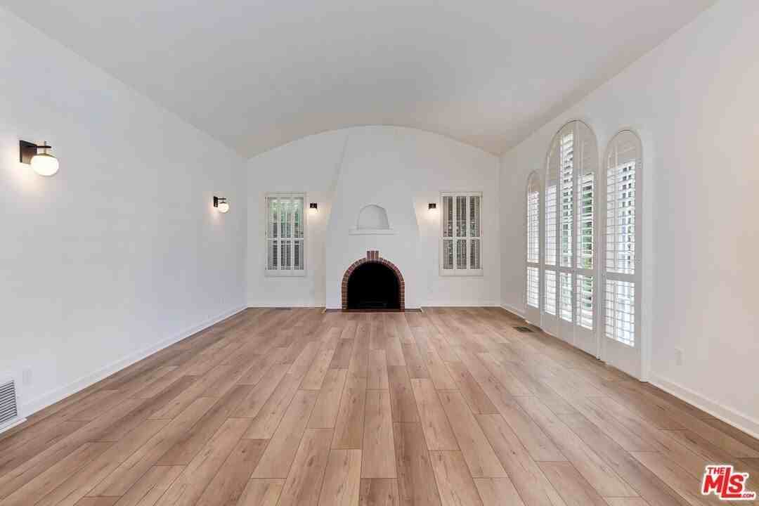 119 N Almont Dr - Photo 5 of 26